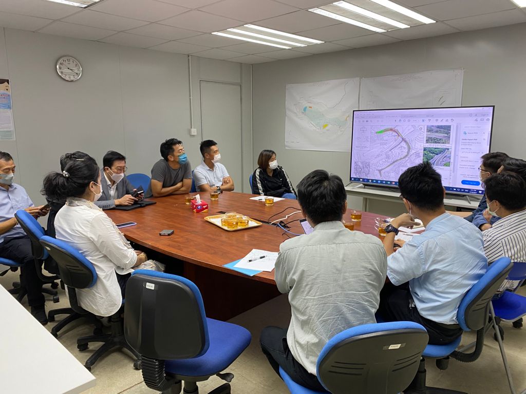 The engineering team attended a meeting with the representative of Fei Ngo Shan Road and Fei Ha Road regarding the noise barrier of Clear Water Bay.