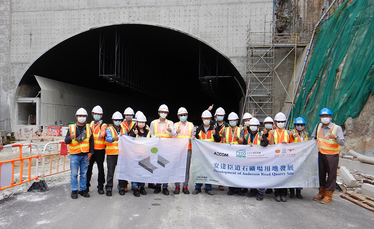 Representatives of Hong Kong Institute of Construction attended site visit of this Project.