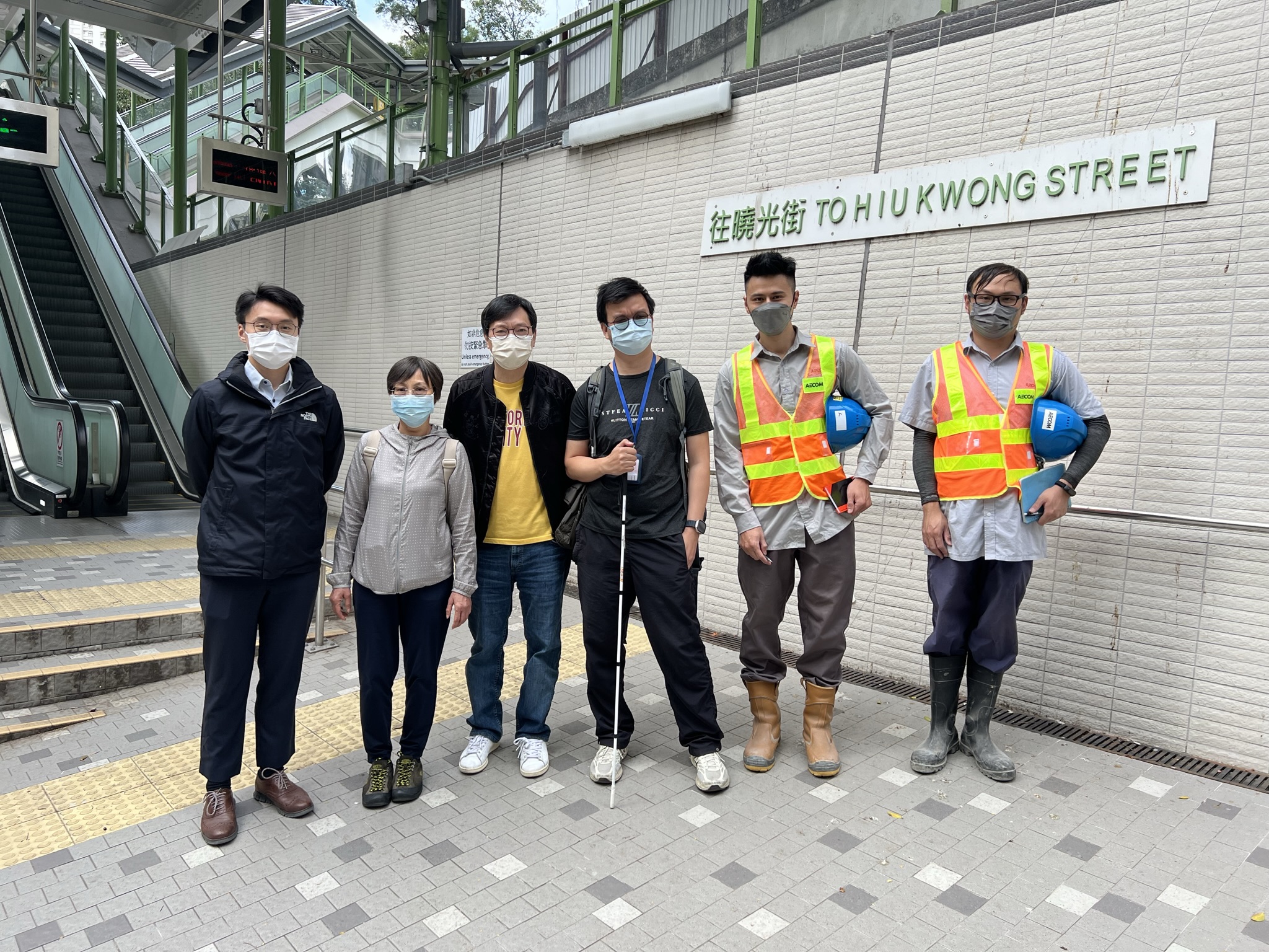 Representatives of associations for the visually impaired visited of the escalator linking Hiu Kwong Street (near Sau Mau Ping Memorial Park) with Hiu Ming Street.