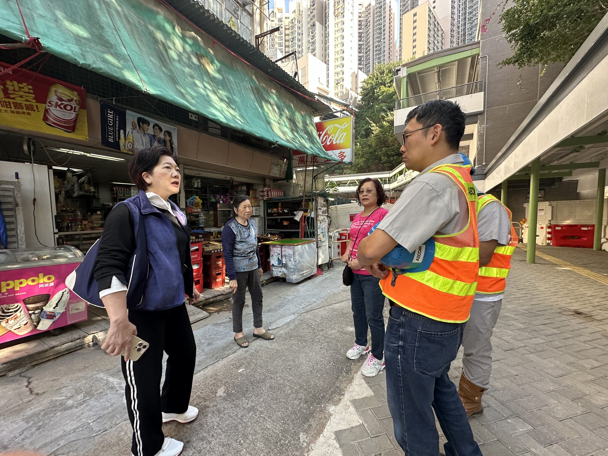 The engineering team  met with Ms So Lai-chen, Vice Chairman of Sau Mau Ping Area Committee, to inspect the condition of PCF.