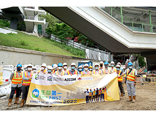 2022年6月21日 2022生命第一 - 土木工程拓展署、艾奕康有限公司及工程合約NE/2016/05 承建商「均安建築有限公司」代表的大合照 